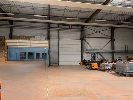 location local d'activités cergy 1 200 m²