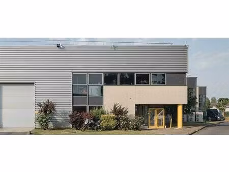 location local d'activités le mesnil amelot 1 673 m²
