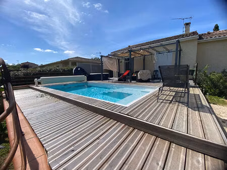a vendre villa récente à saramon de 4 chambres avec joli jardin et piscine