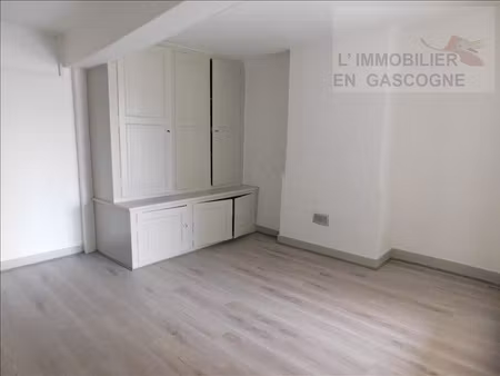 auch place de la mairie t2 de 56 m2