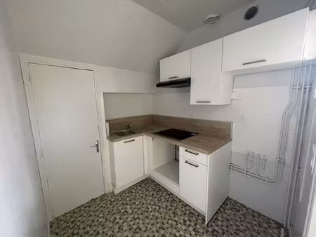 location appartement 3 pièces 47 m² à baraqueville (12160)