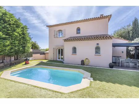 maison 135m²  4 pieces  garage et piscine