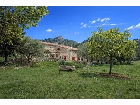 vente maison 8 pièces 250 m² eygalières (13810)