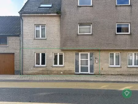 instapklaar gelijkvloers appartement met staanplaats te gistel