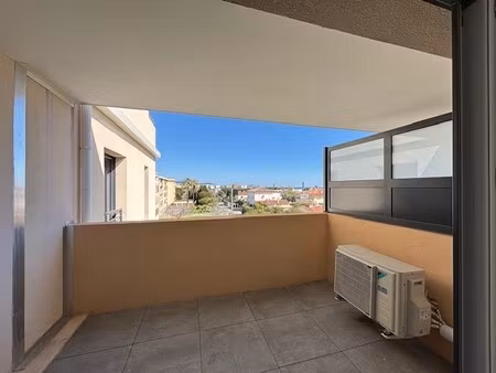 2 pieces avec parking