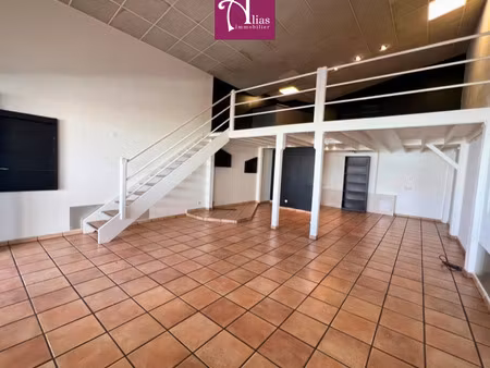 à louer - local 78m2 - belle visibilité - etage - moudong (b