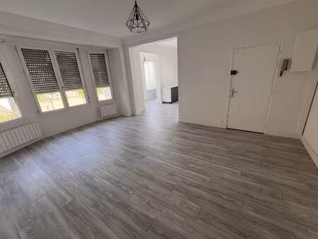 location appartement 2 pièces 68 m² à sainte-geneviève-des-bois (91700)