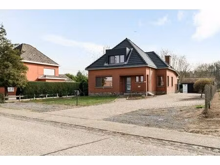 aangename woning met ruime tuin en magazijn te koop op toplocatie in begijnendijk