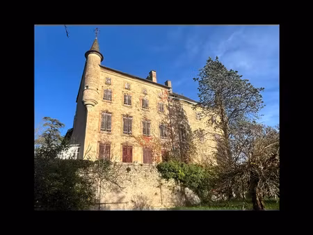 chateau du xviiieme siecle secteur saint cere