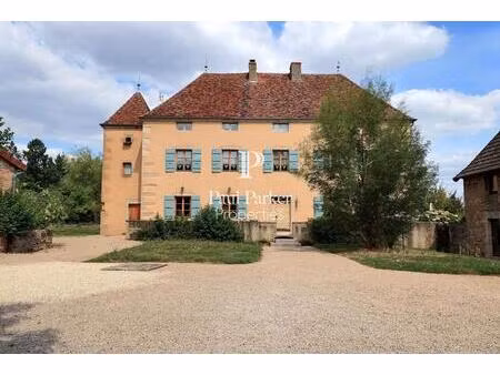 propriété de caractère avec piscine sur 3 hectares