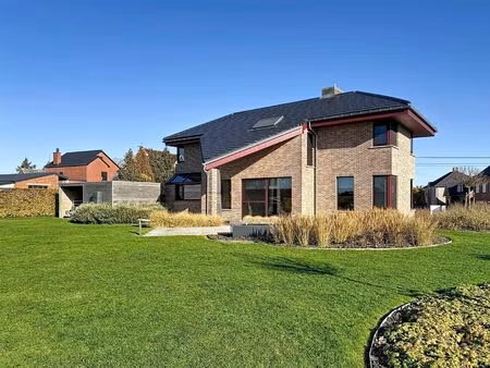 ruime villa  3/4 slpks  garage  terras  tuin  23a 85ca