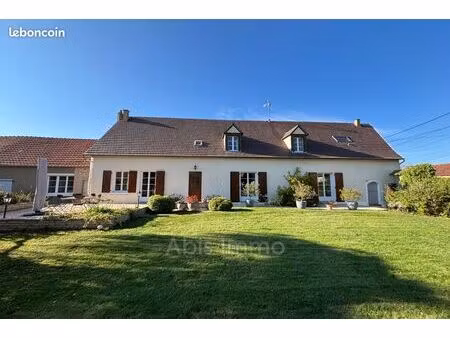 maison 7 pièces 223 m²