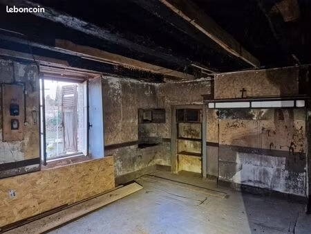 maison à rénover en totalité 79000