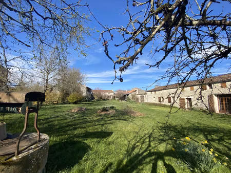 secteur mansle : ensemble immobilier en pierres composé de 3