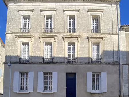 sud charente vaste maison de bourg avec jardin et double gar