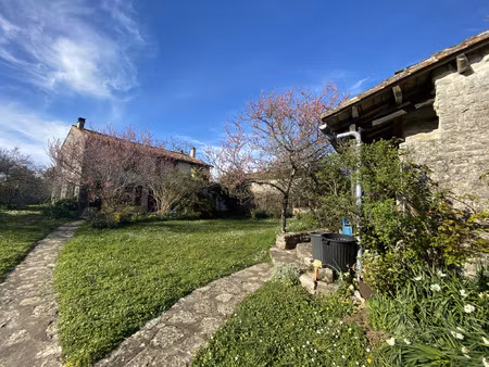 secteur mansle : ensemble immobilier en pierres composé de 3