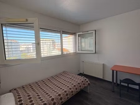 studio étudiant 18m² meublé à lyon 7e (du 22 mars au 10 avril)