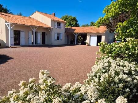 maison 5pieces 130m2 2460m2 de terrain arboré et clôturé