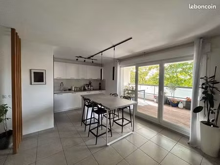 appartement t4 87m² avec terrasse et garage