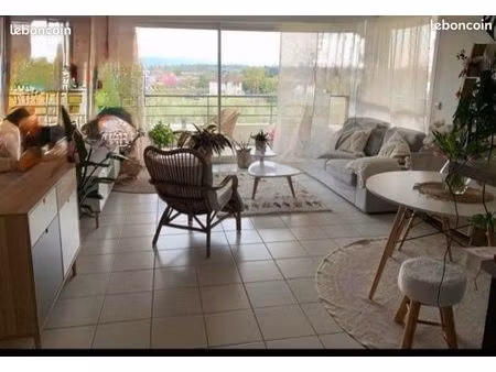 t3 lumineux de 72 m2 à 50 m de la douane de mon idée