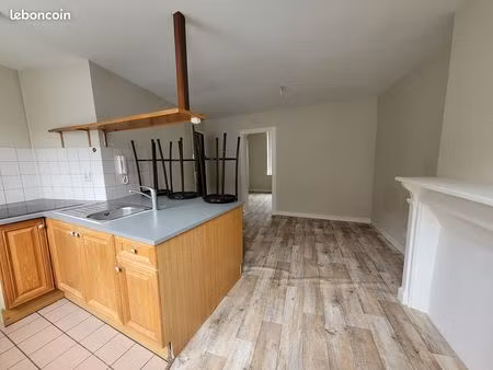 t2 30m2 non meublé bon état centre proximité facultés