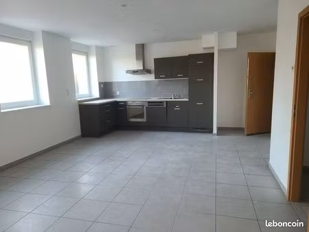 richemont t3 cuisine équipée parking cave