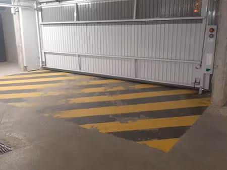 location parking 2 roues sécurisé