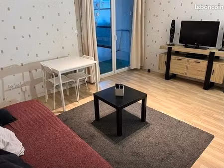 studio meublé lumineux de 28 m² avec terrasse privative de 20m2