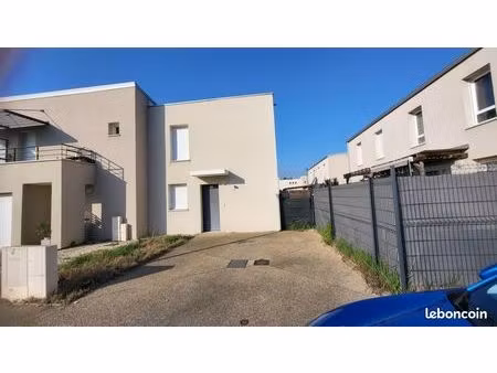 villa 4 pièces 77 m²