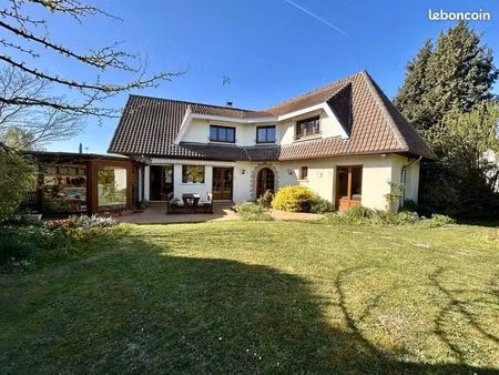 maison 9 pièces 243 m²