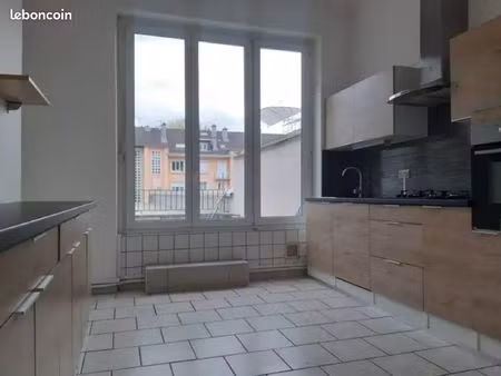 appartement 4 pièces de 89m2   1er étage centre ville