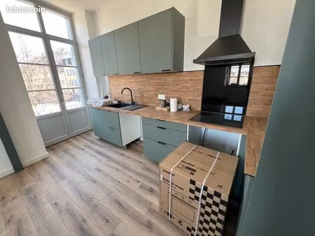 grand t4 de 85m2 balcon clim réversible parking