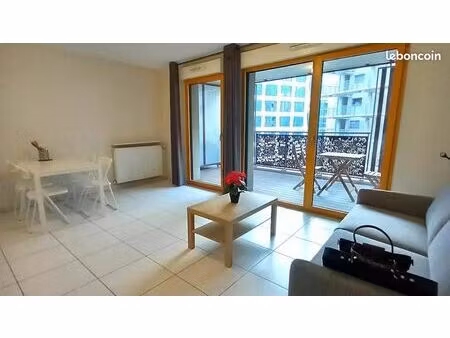 studio meublé 36 m2  balcon  garage  proche faculté et métro d  69003