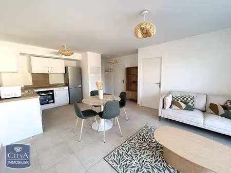 location appartement 2 pièces 43m² sollies pont 83210