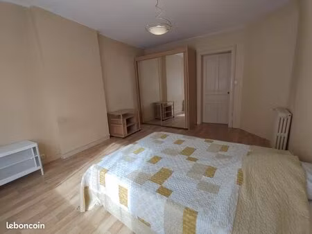 t 1 meublé place aristide briand