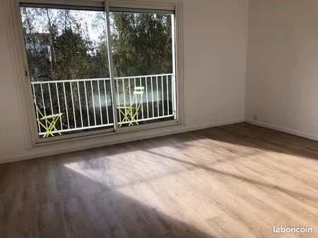 a louer a l'annee appartement 3 pieces 68 m2