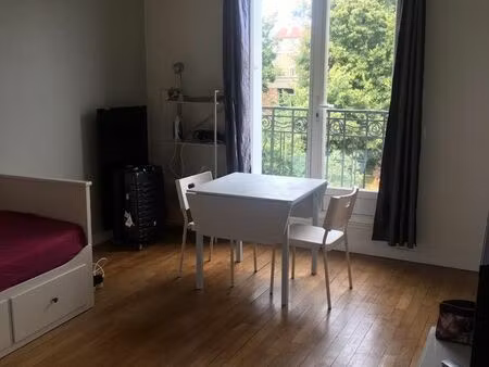 f2 meublé de 39 m2 à ivry/seine limite paris