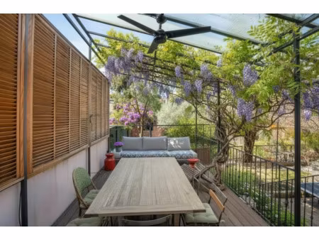 rare  maison de ville avec jardin  piscine et garage à 5 minutes à pied du centre historiq