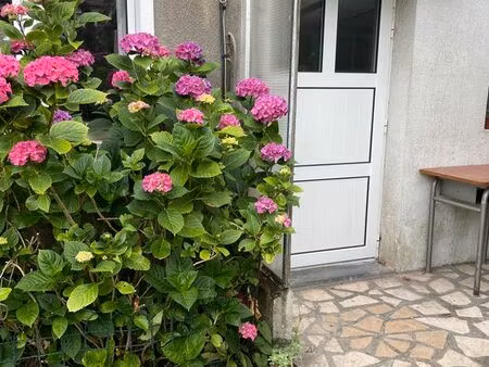 petite maison t2 31m2 avec patio et jardin saint-cyr-l’ecole - 810 euros