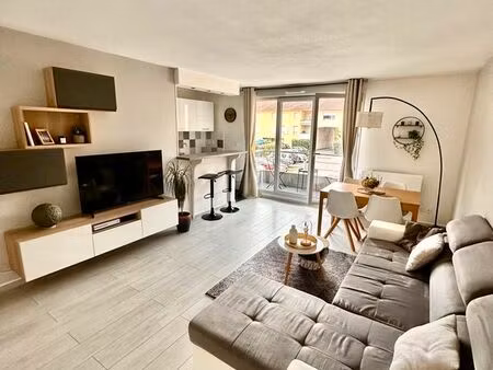 brignais centre – t2 47 m² meublé  balcon + parking  proche lyon