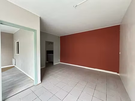 location commerce 33 m² à saujon (17600)