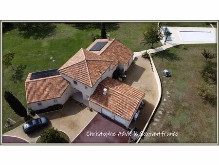 belle contemporaine  4 chambres  2 salles d'eau  double garage  piscine sur 5118 m2