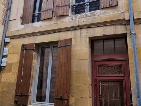 exclusivite : centre historique bergerac   immeuble en pierres