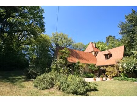 propriété en pierre d’exception en bordure d’un charmant village à seulement 20 minutes de