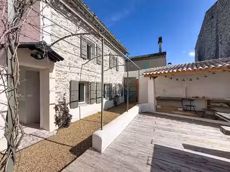mazet en pierre rénové avec piscine charme et rénovation contemporaine