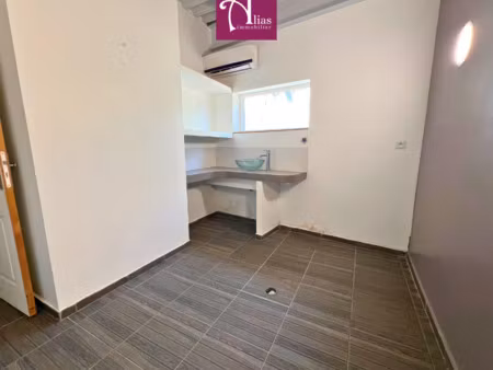 location local professionnel 12m² baie mahault 97122