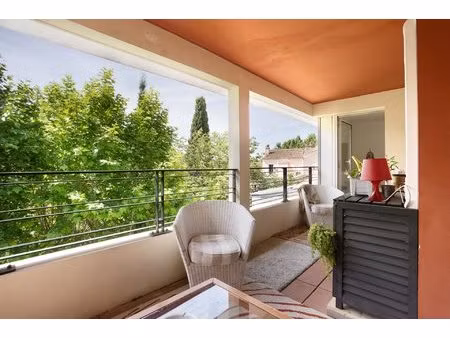 aix-en-provence  centre-ville t4 dernier étage avec ascenseur  terrasse  garage et cave