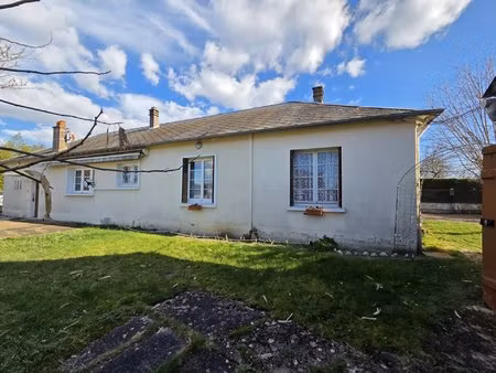 maison familiale 4 chambres à rafraichir avec 5 000 m² de terrain