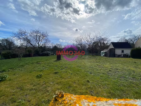 terrain a bâtir d'environ 600 m2 clôturé et viabilisé à 3mn