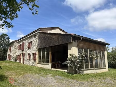 belle maison de campagne avec 64ha de terrain